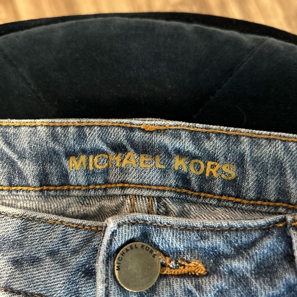 GORGEOUS,MICHAEL KORS light jeans,with patches over the front. in a size 2 - Picture 11 of 15